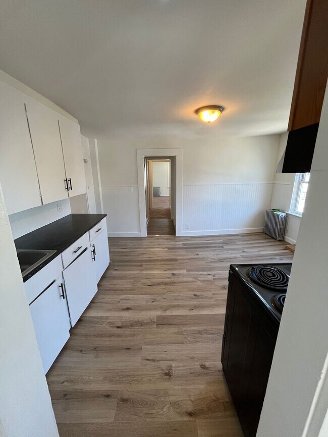 Building Photo - Central St Apartments