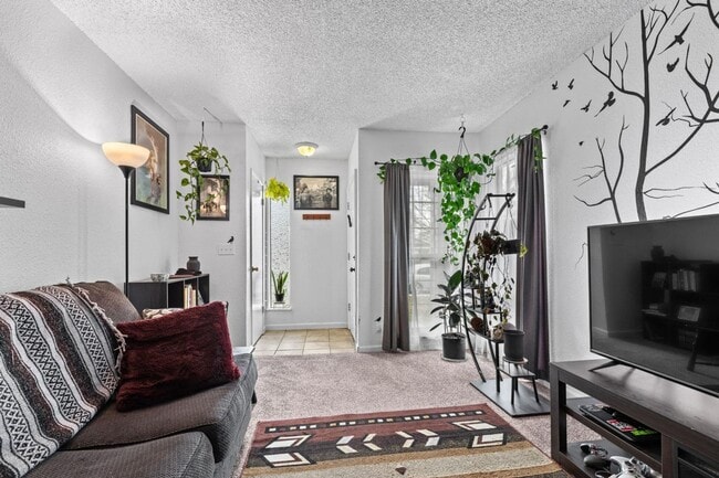 Building Photo - Adorable 2/1 Duplex with Garage!  Cute As A Bug!  PLEASE READ ENTIRE AD FOR VIEWINGS!