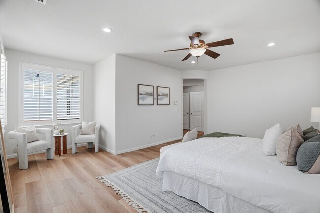 Building Photo - BRIGHT, OPEN RESIDENCE IN RIVERMARK HOME WITH EXCELLENT LAYOUT