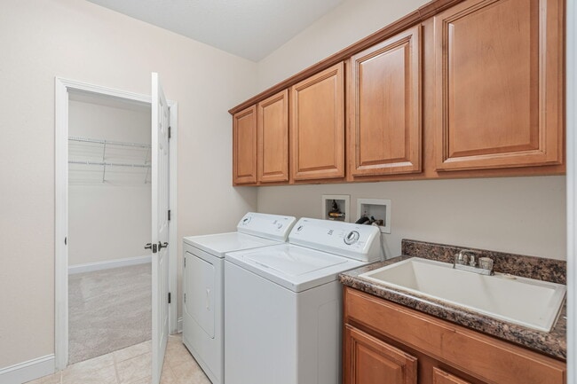 Building Photo - 104 Sunali Ln