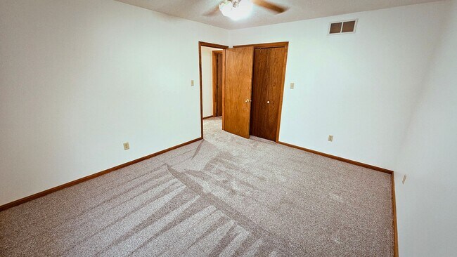 Building Photo - 1822-1824-1824 Sawmill Pl