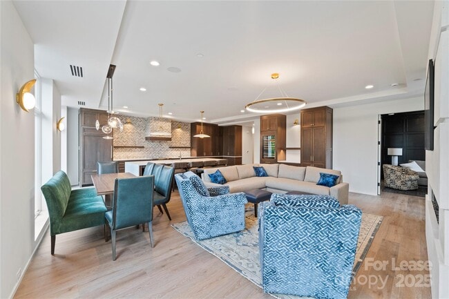 Building Photo - 1500 Queens Rd