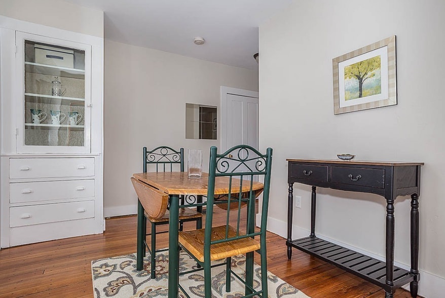 Building Photo - 22 Scott St