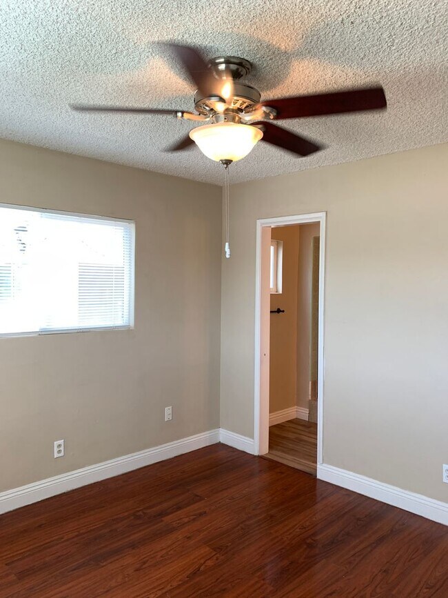 Building Photo - Super Cute 3 Bedroom Home For Rent in Oildale - $1695 Rent Available mid June