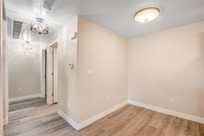 Building Photo - 7701 W Robindale Rd