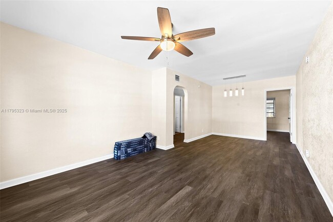 Building Photo - 1315 N 19th Ave