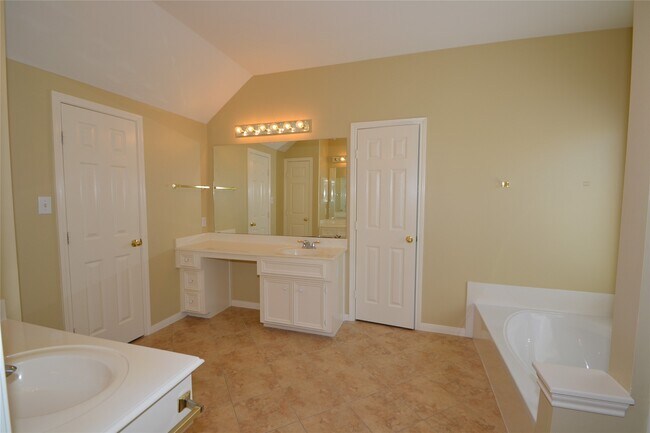 Building Photo - 1711 Emma Cove Ct