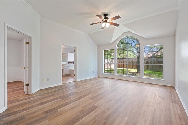 Building Photo - 11032 Crossland Dr