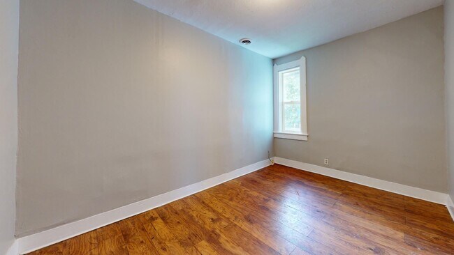 Building Photo - 3347 Seymour Ave