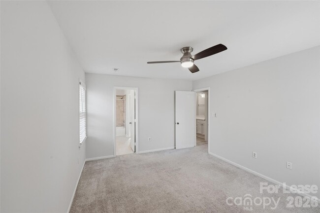 Building Photo - 805 Farm Tree Ln