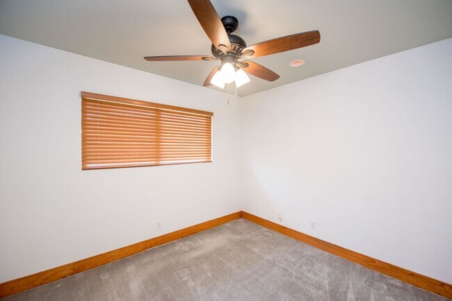 Building Photo - 3 Bedroom Single Family Home in the Brea-O...