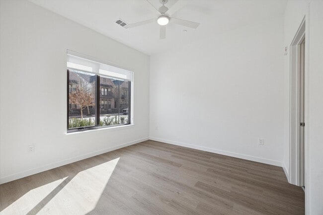 Building Photo - 1 Riva Row