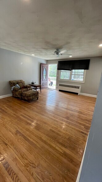 Building Photo - 13 Scott Ave