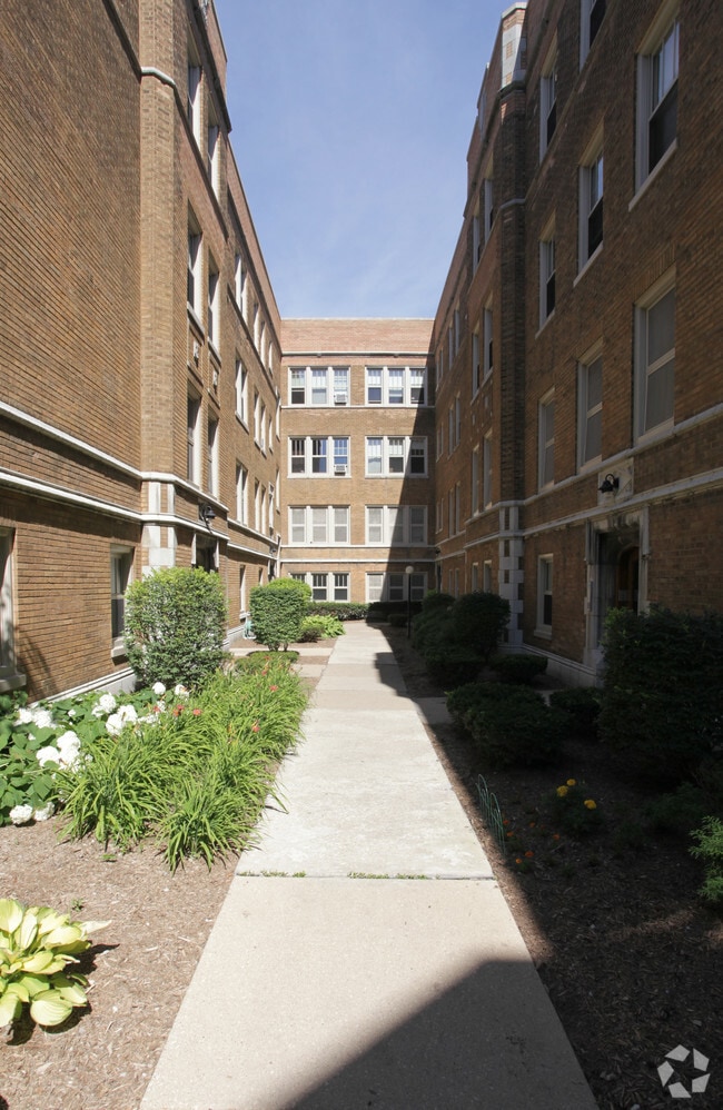 Building Photo - 5301-5323 S Kimbark Ave