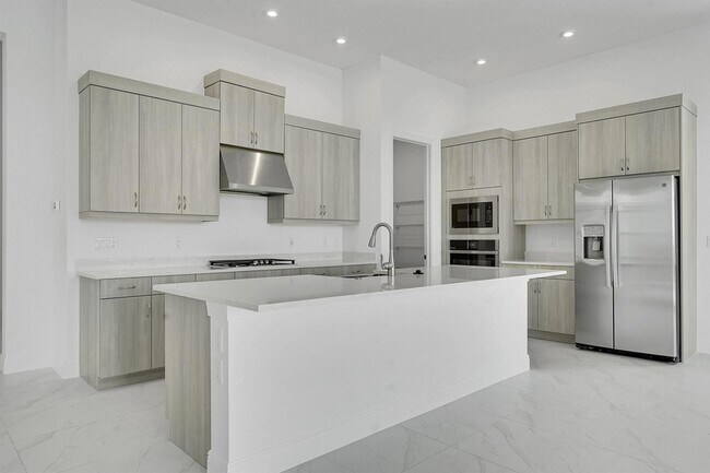 Building Photo - 13920 Vivant Dr