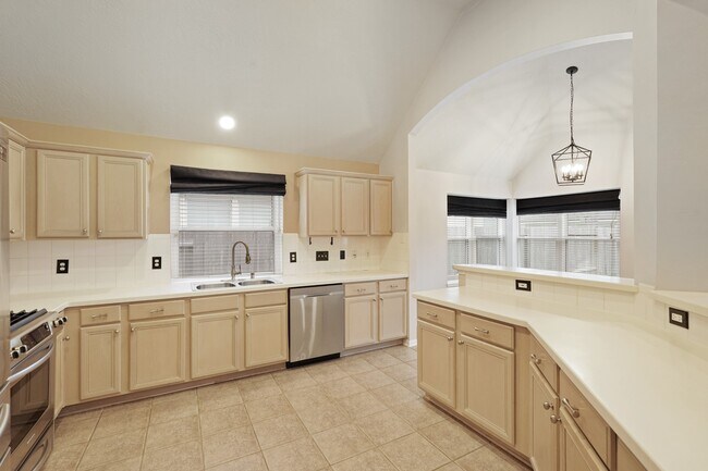 Building Photo - 18303 Heathridge Ln