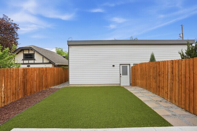 Building Photo - $3,940.95 - 3 Bed, 2.5 Bath Townhome In Denver with Central AC and Outdoor Space!
