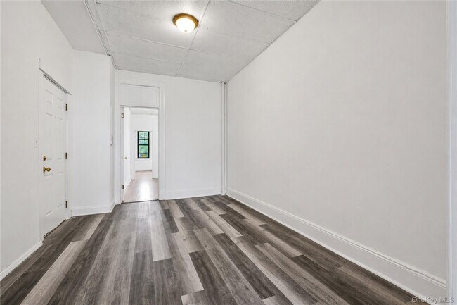 Building Photo - 71-48 69th Pl