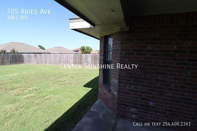Building Photo - 705 Aries Ave