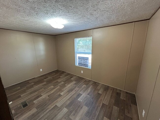 Building Photo - 1045 Teneile St