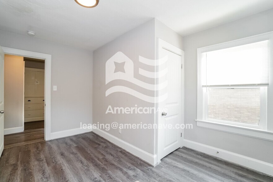 Building Photo - 985 Delia Ave