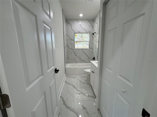 Building Photo - 702 Marion Oaks Manor
