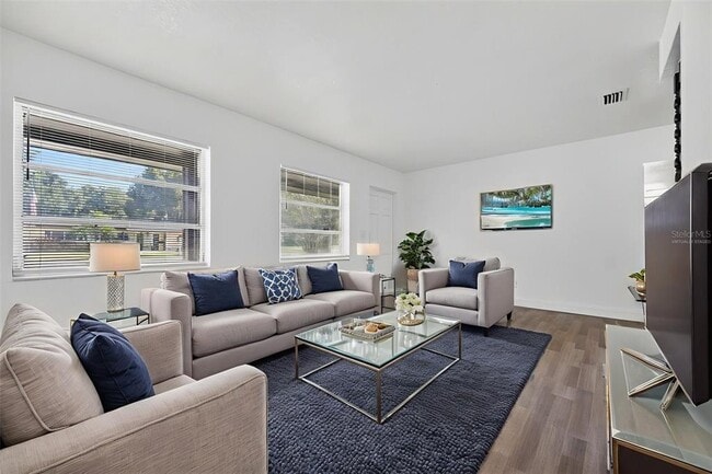 Building Photo - 3034 Touraine Ave