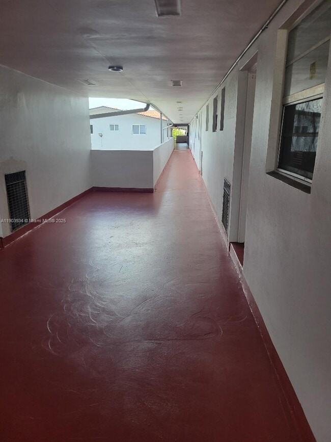 Building Photo - 120 Royal Palm Rd