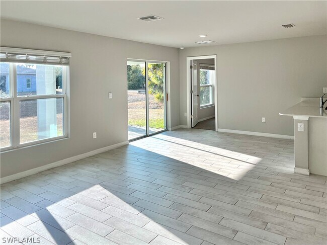 Building Photo - 5029 S Rosebud Cir