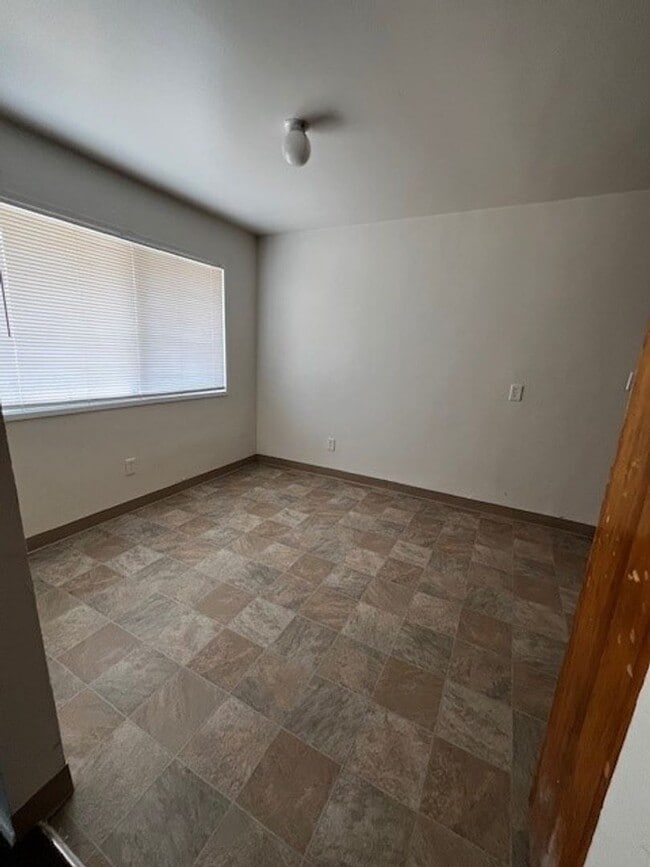 Building Photo - 5800 Midas St