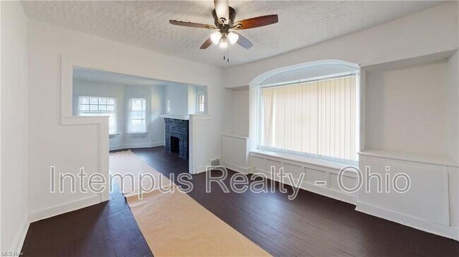 Building Photo - 12633 Edmonton Ave