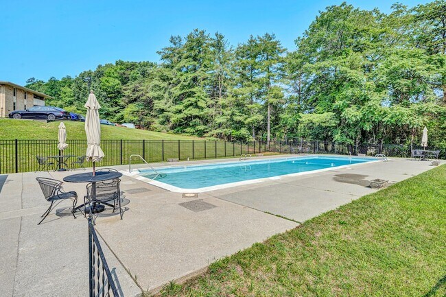 Building Photo - 5260 Crossbow Cir