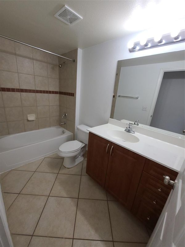 Building Photo - 6529 Emerald Dunes Dr