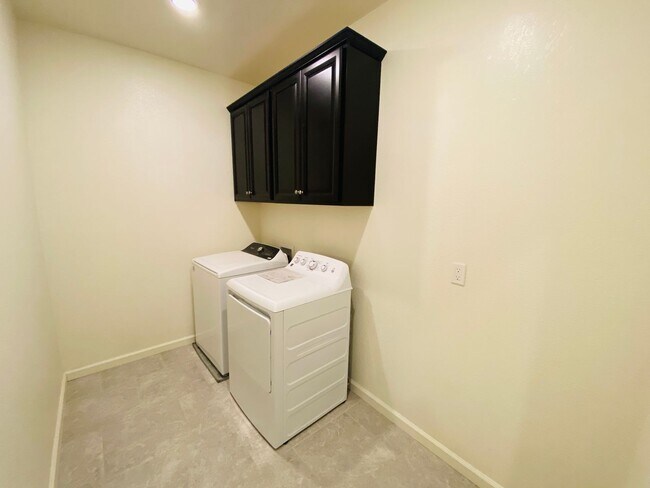 Building Photo - Gorgeous Corner Home