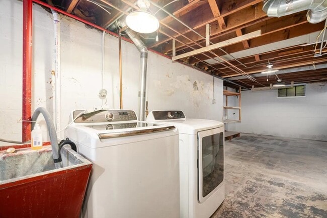 Building Photo - Northeast Benjamin Street