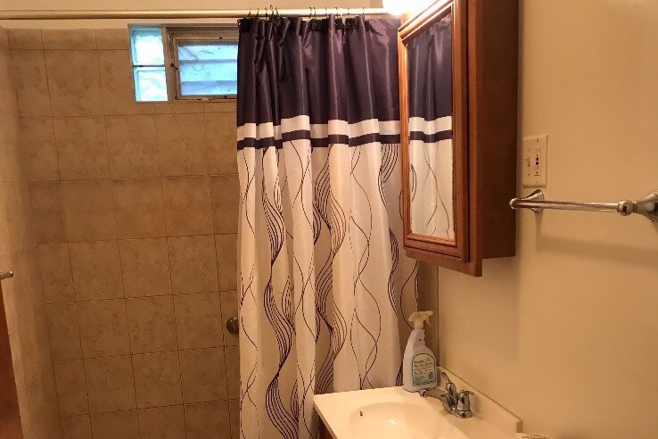 bathroom - 2123 Hillside Ter