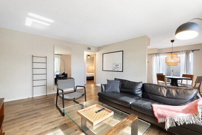 Building Photo - 3307 N 66th Pl