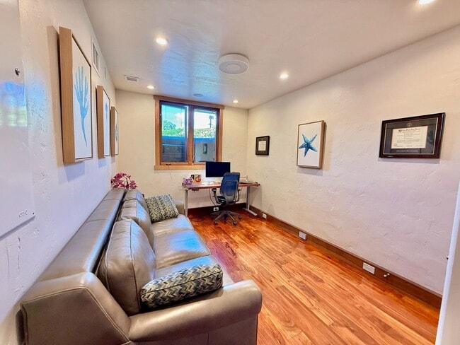 Building Photo - 250 Akia Pl