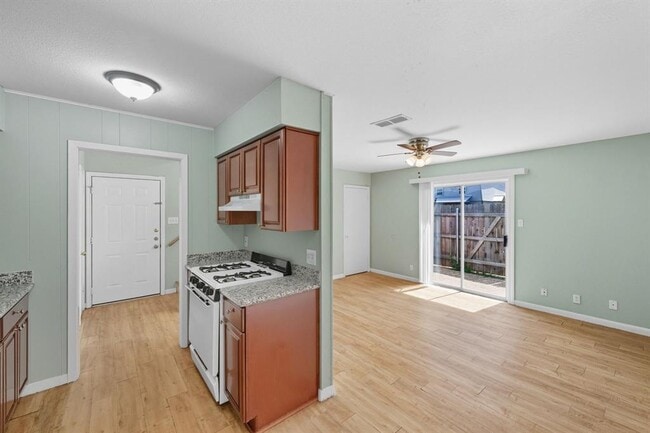Building Photo - 2206 Mission Hill Dr