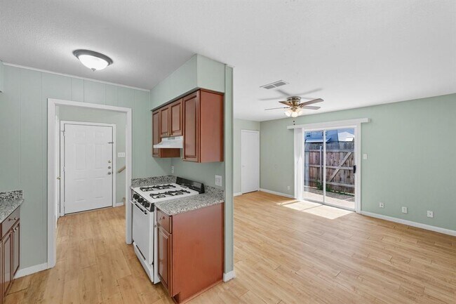 Building Photo - 2208 Mission Hill Dr