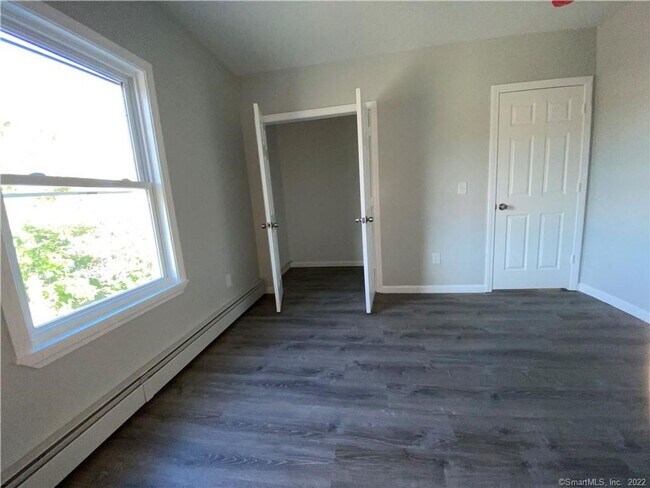 Building Photo - Newly Remodeled 3 Bedroom on 1st Floor