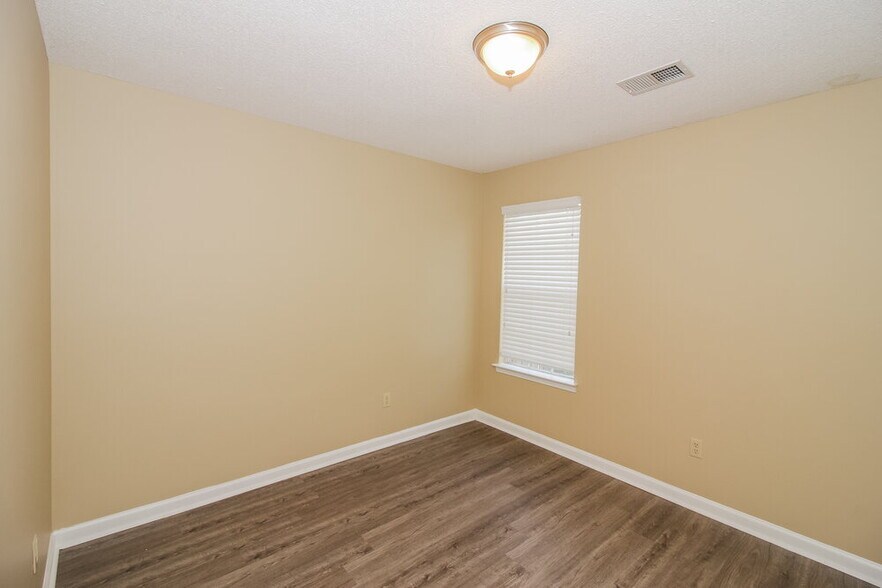 Building Photo - 8207 Cross Point Dr