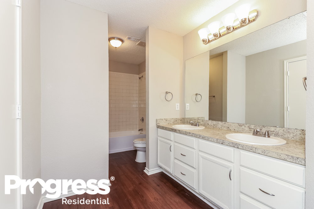 Building Photo - 3156 Pine Valley Dr