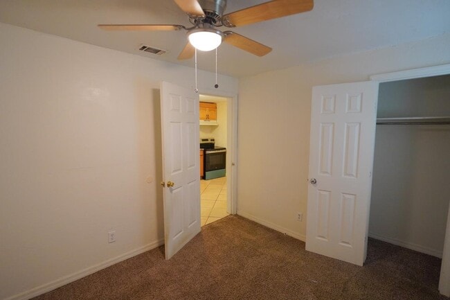 Building Photo - 702 Nassau St