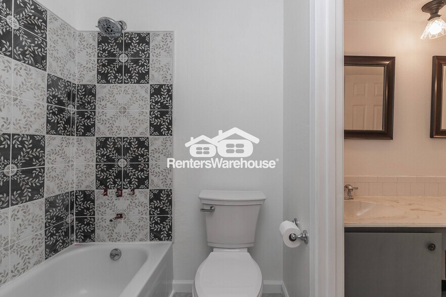 Building Photo - 203 Village Ln