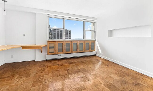 Building Photo - 75 Henry St