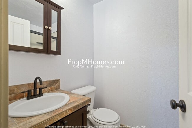 Building Photo - Cozy Two Bedroom Townhome in the Heart of ...