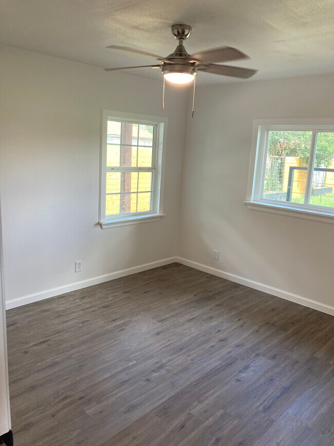 Building Photo - 147 N Kowald Ln