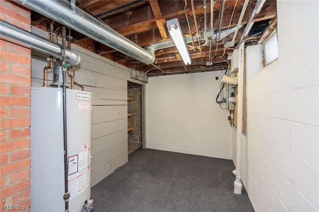 Building Photo - 23915 Glenhill Dr