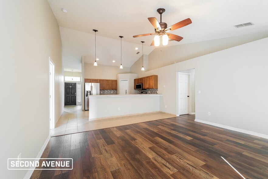 Building Photo - 704 Cockatoo Ct